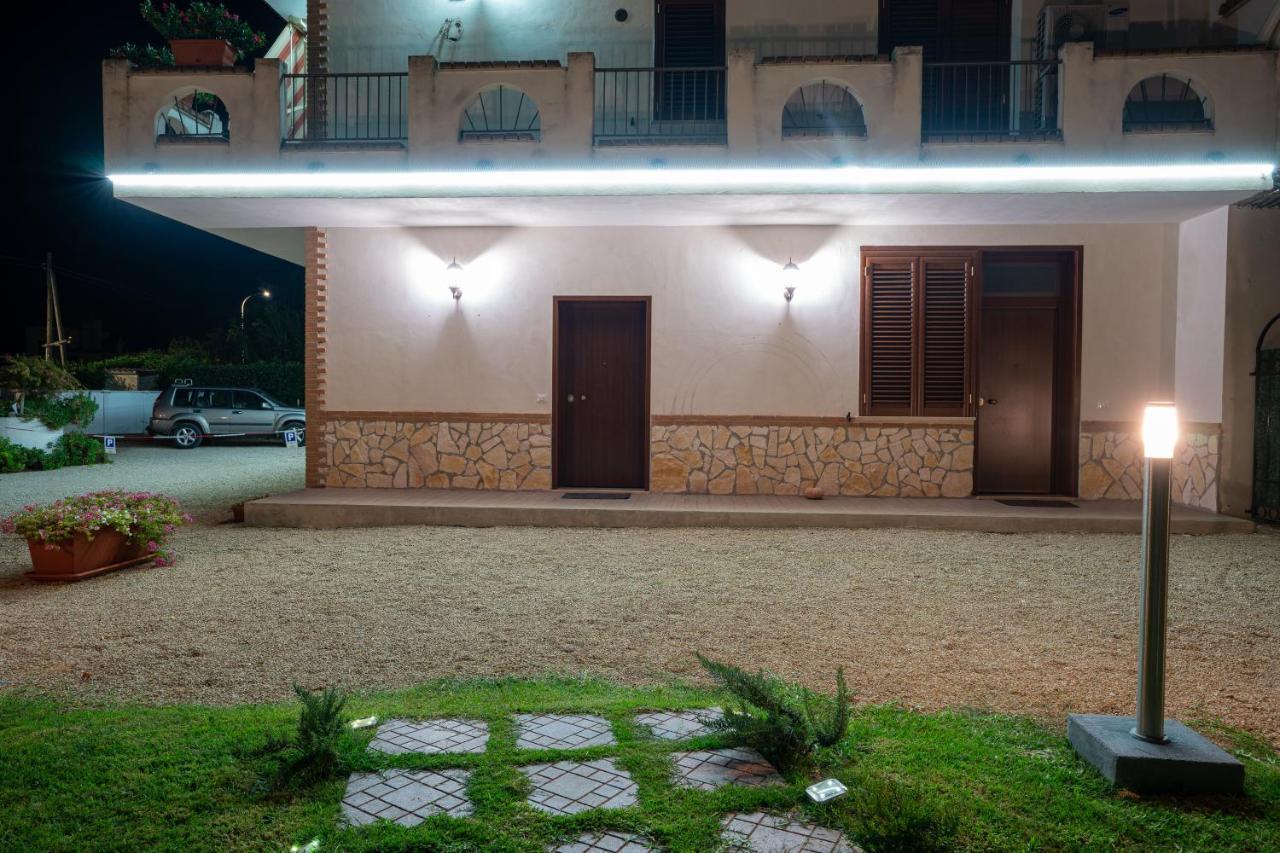 Arcobaleno Apartment Fondi Luaran gambar