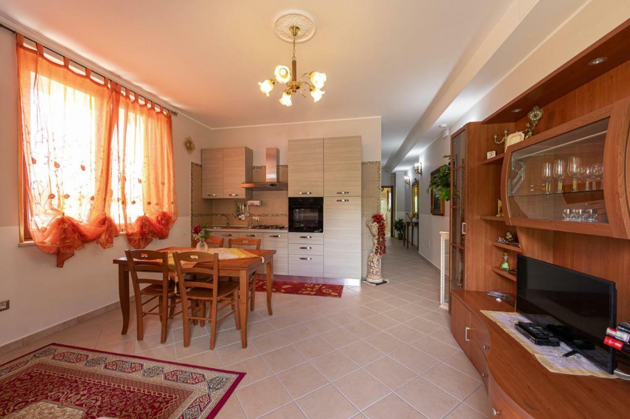 Arcobaleno Apartment Fondi Luaran gambar